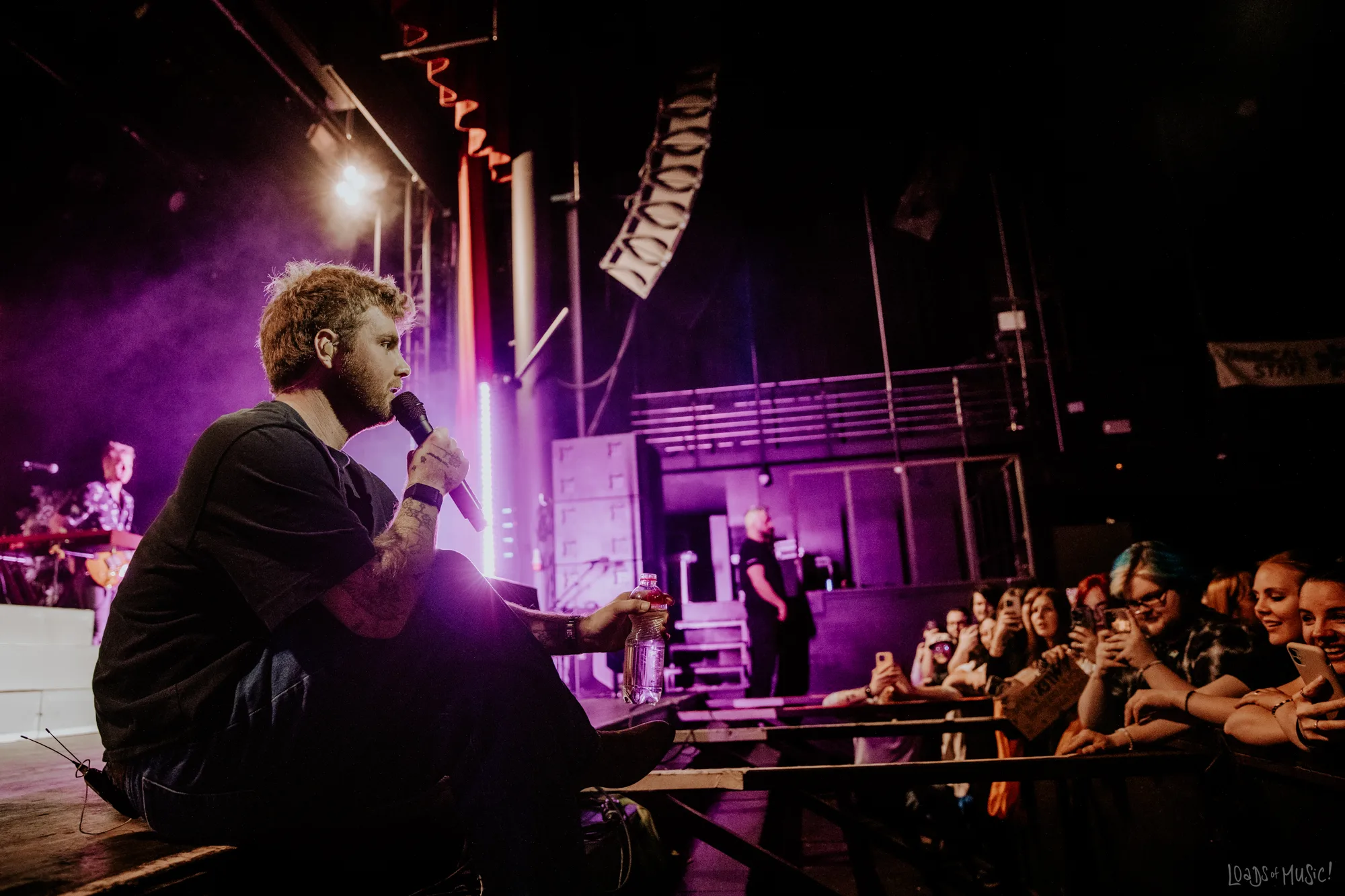 Fans at a Alex Warren concert