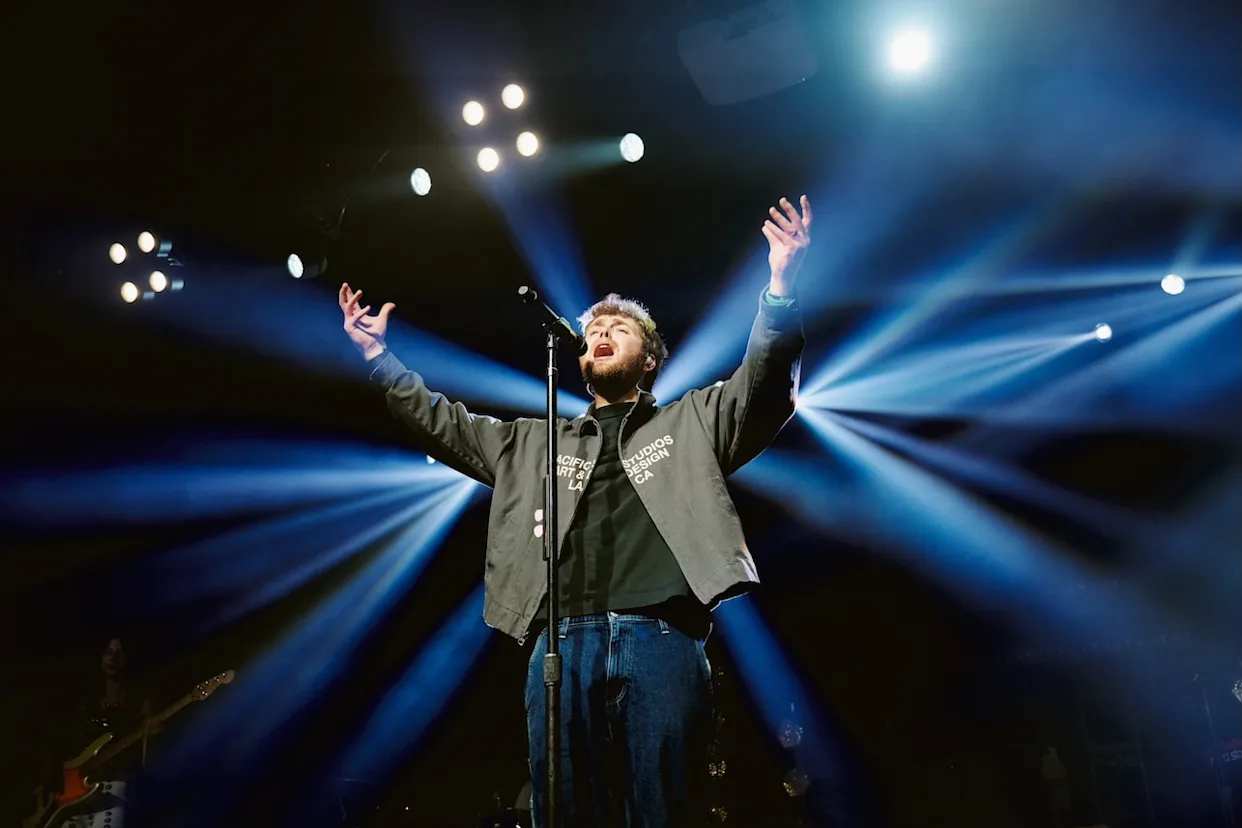 Alex Warren in concert